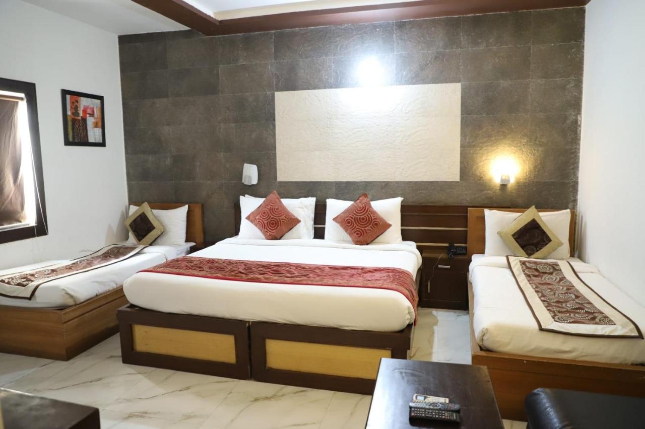 Hotel Tara Palace By Goyal Hoteliers Agra  Exterior foto